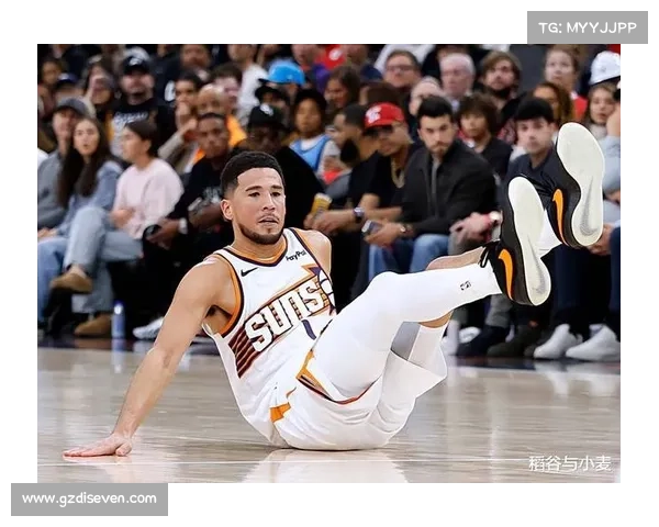 德文·布克与队友默契配合展现强大化学反应助力球队夺冠